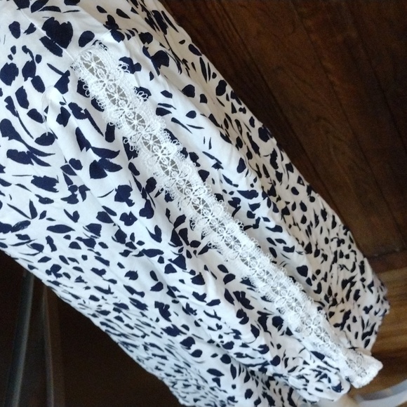 CATHERINE'S BLACK AND WHITE POET'S TYPE PRINT BLOUSE SZ 14 / 16 - Picture 7 of 10